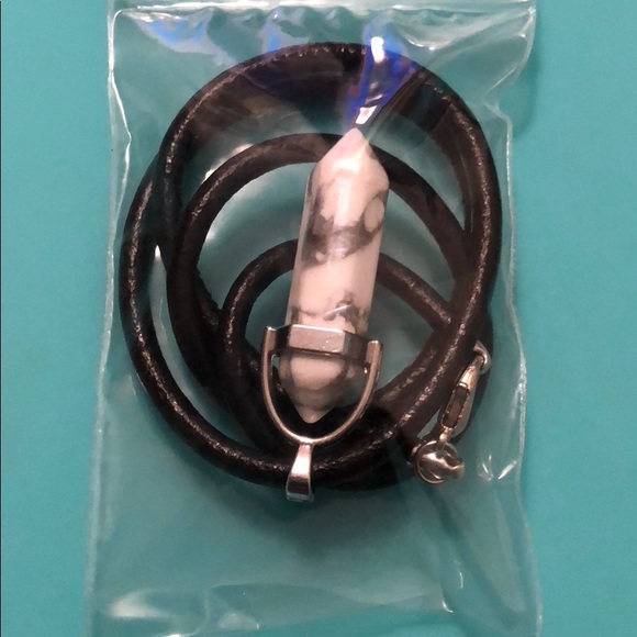 Howlite Necklace - Picture 2 of 2